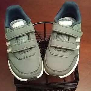 Adidas toddler size 10 Velcro tennis shoes